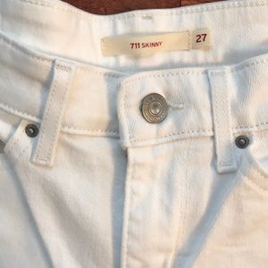 Levi 711 Skinny White Jeans